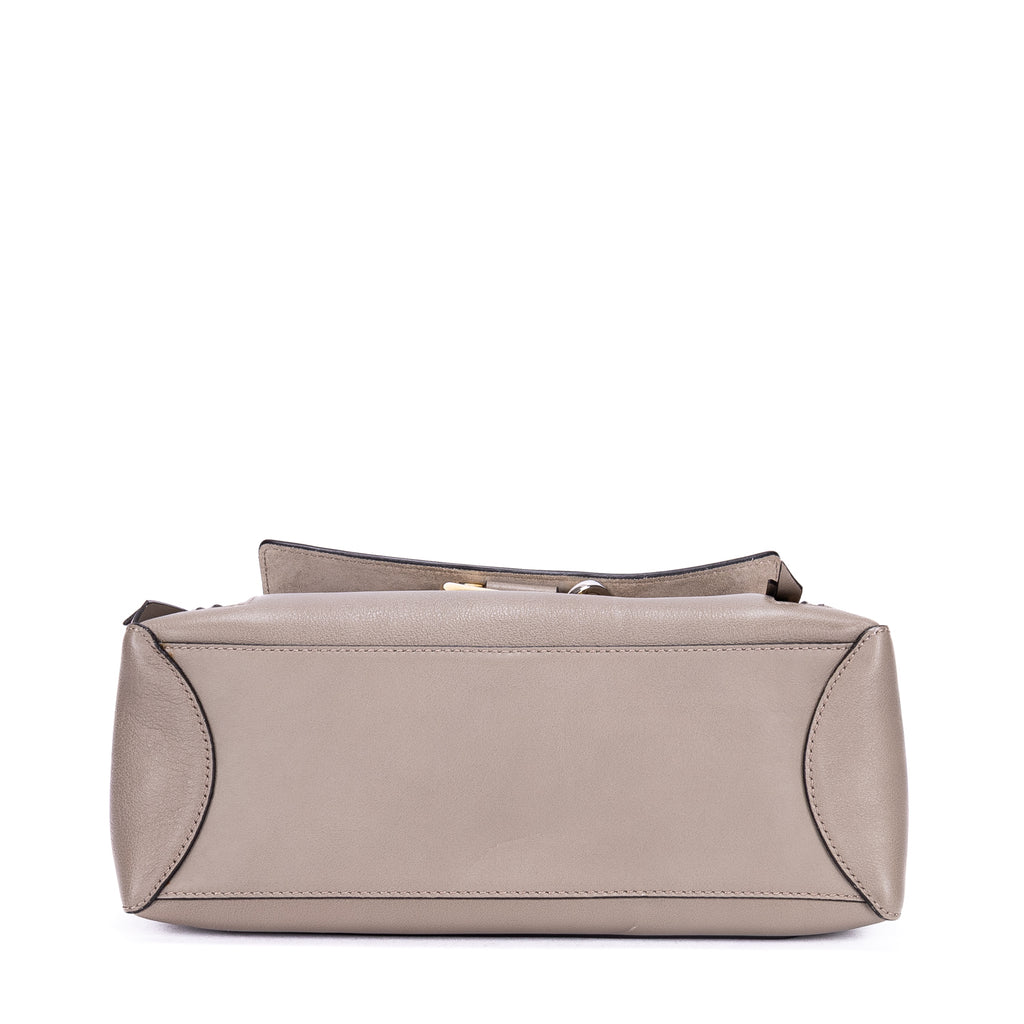 Sac à Bandoulière Faye Day Petit en Cuir de Veau Lisse Gris