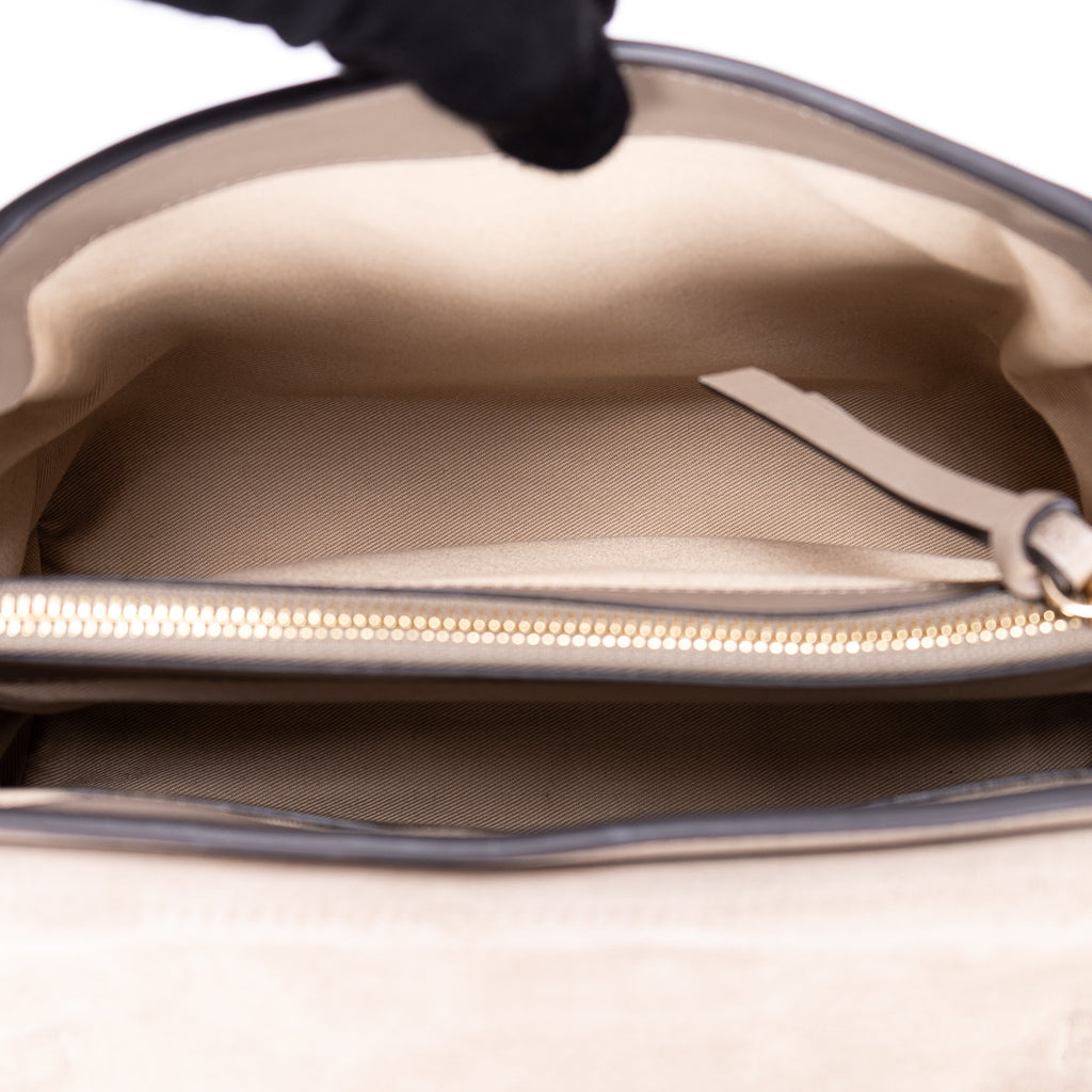 Sac à Bandoulière Faye Day Petit en Cuir de Veau Lisse Gris