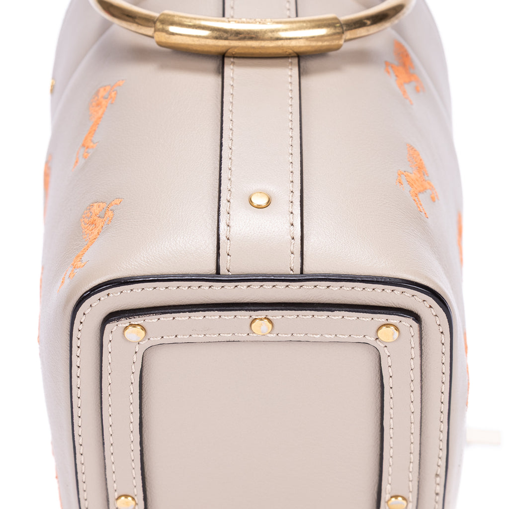 Sac bandoulière Roy Bucket en cuir de veau lisse gris