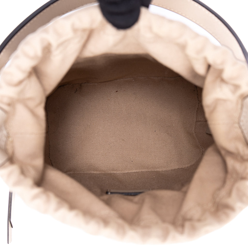 Sac bandoulière Roy Bucket en cuir de veau lisse gris