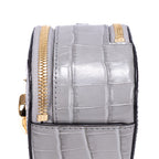 Sac à bandoulière C en cuir de veau gaufré façon crocodile gris