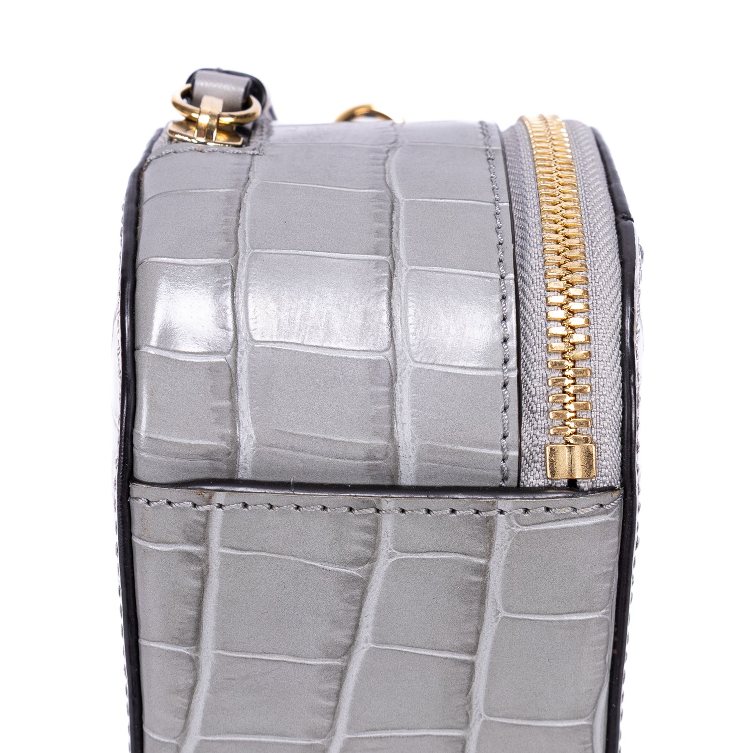 Sac à bandoulière C en cuir de veau gaufré façon crocodile gris