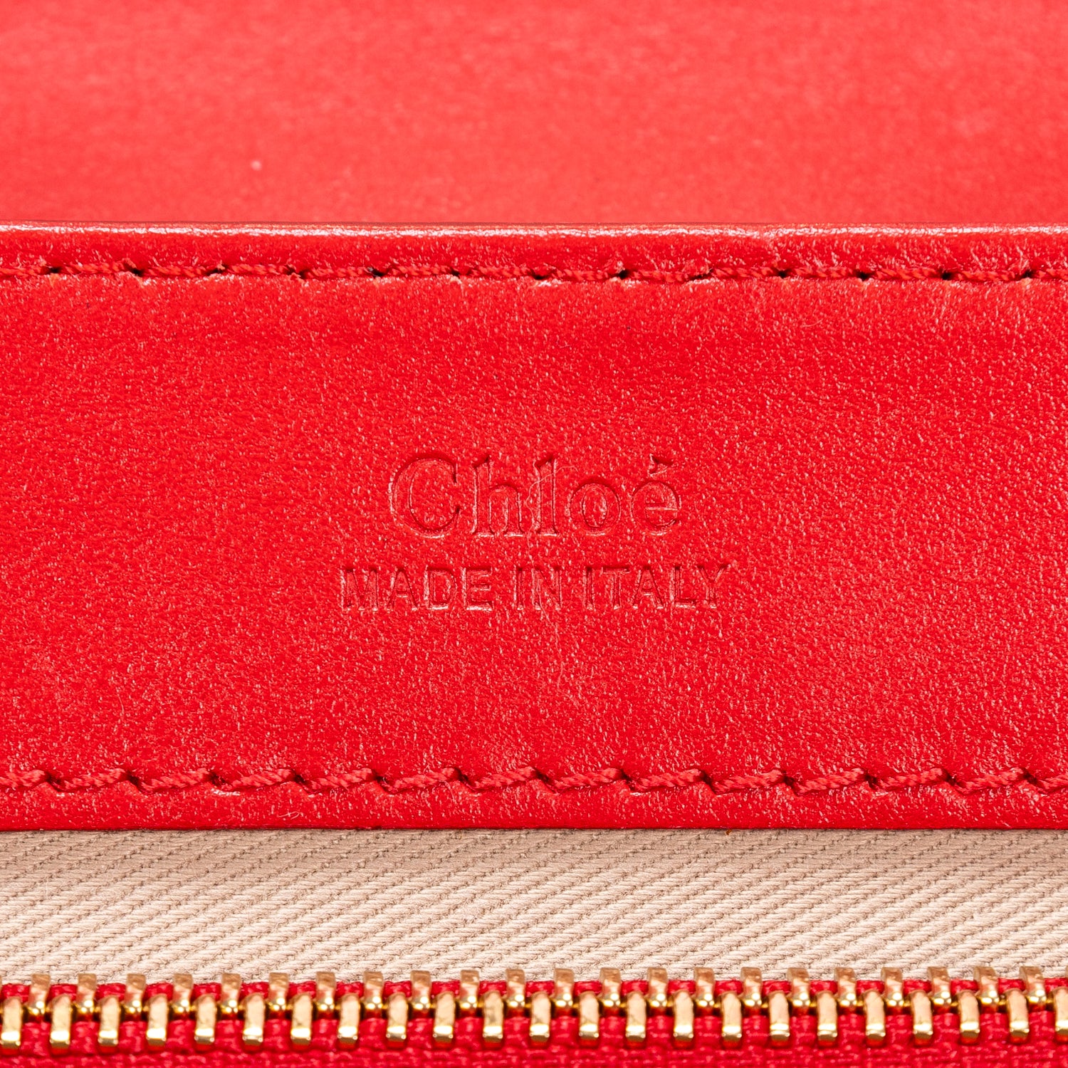 Bolso de Hombro Mediano C Bag Mediano Piel de Becerro Lisa Roja