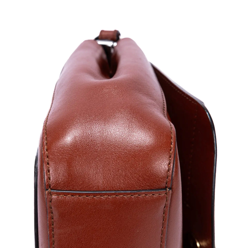 Sac bandoulière petit modèle en cuir lisse marron C Bag