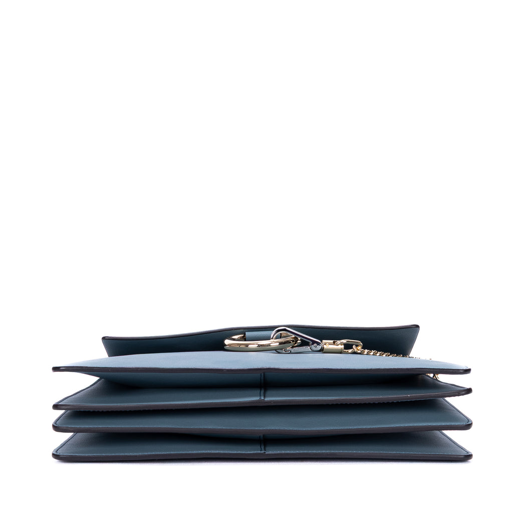 Bolso de hombro Faye mediano de piel de becerro azul