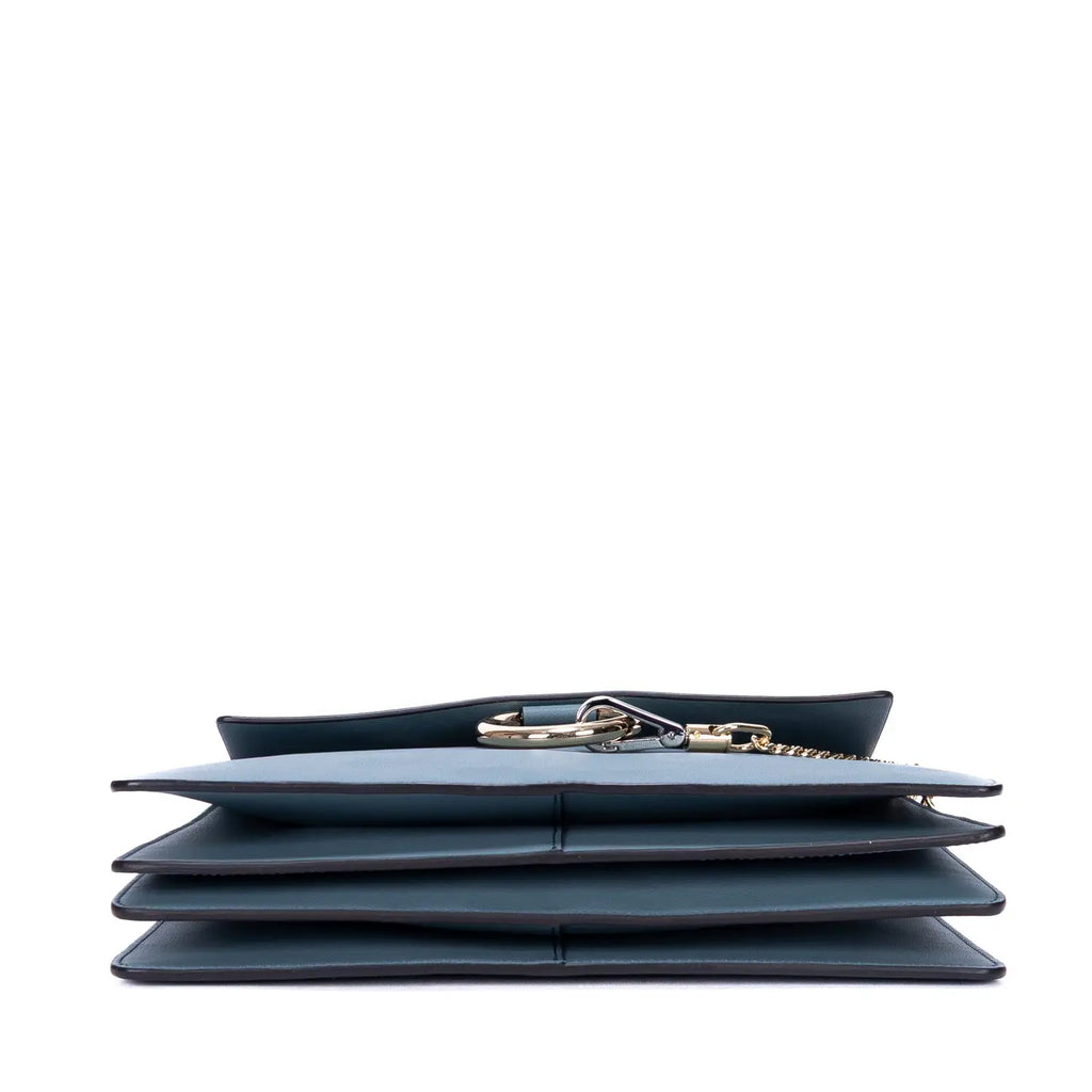 Sac porté épaule Faye moyen en cuir de veau bleu