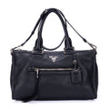 Bolso de Hombro Bolsillo Frontal Asa Doble Tote de Cuero Vitello Phenix Negro
