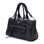 Bolso de Hombro Bolsillo Frontal Asa Doble Tote de Cuero Vitello Phenix Negro