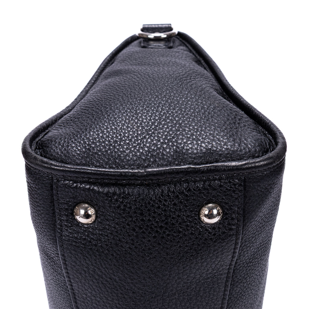 Bolso de Hombro Bolsillo Frontal Asa Doble Tote de Cuero Vitello Phenix Negro