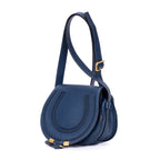 Bandolera pequeña Marcie Saddle Pequeña Cuero granulado azul marino