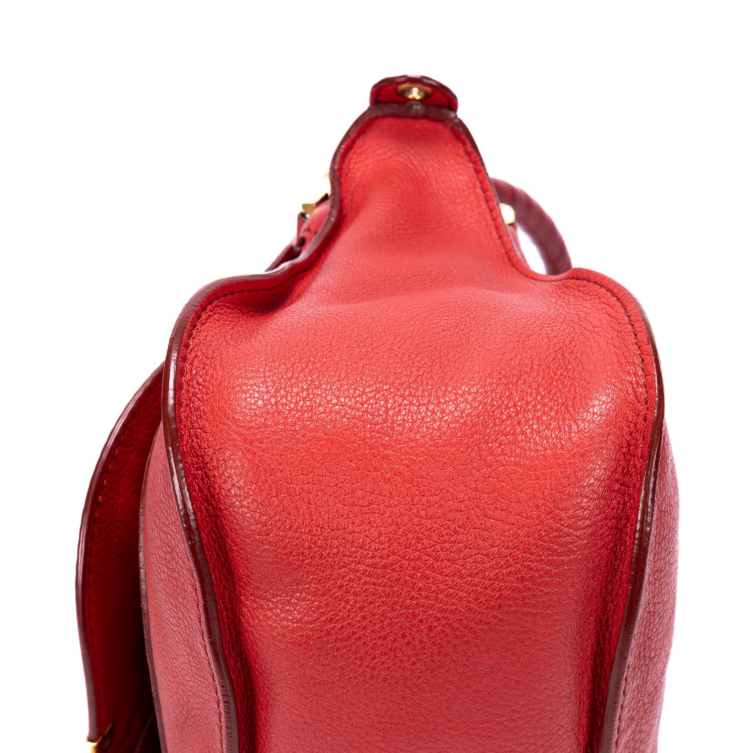 Bolso de hombro mediano Marcie Saddle Piel de becerro granulada roja