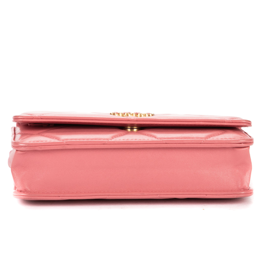 Shoulder Bag Wallet on Chain 19 Pink Large Quilted Leather