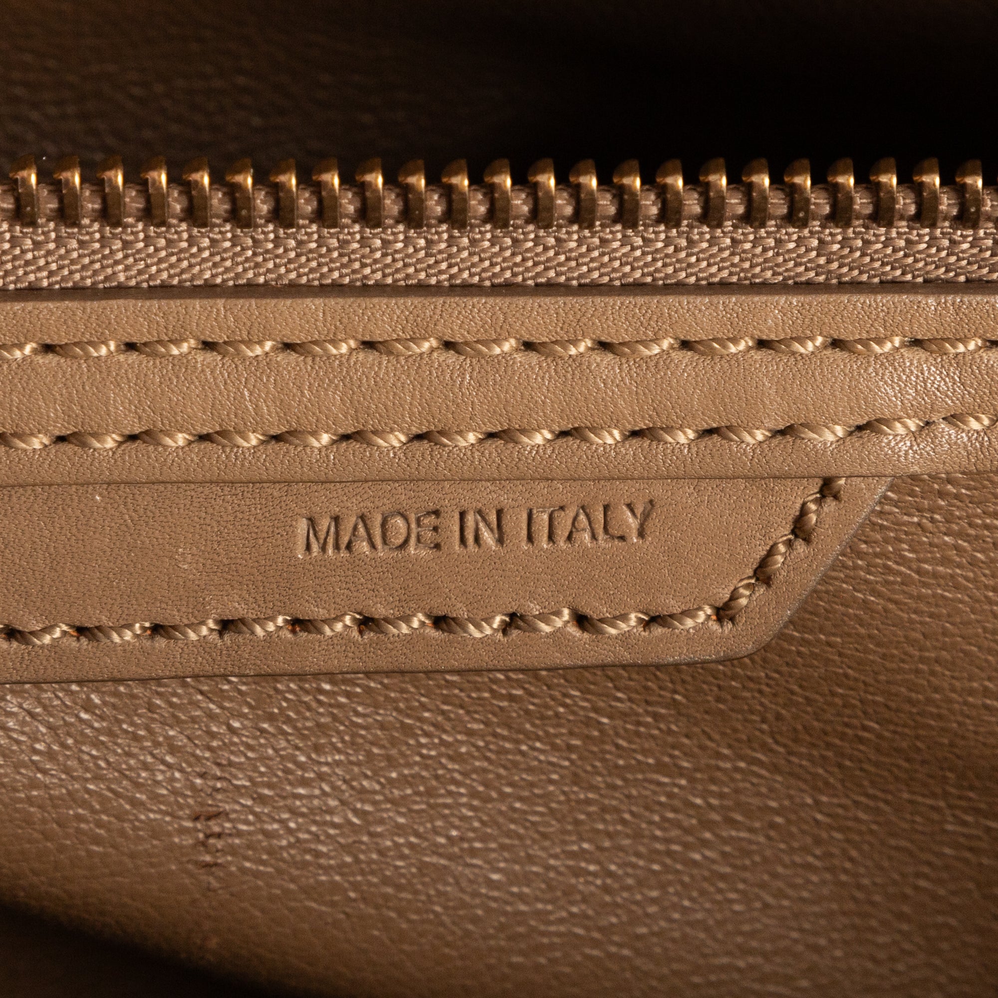 Handbag Medium Phantom Luggage Medium Beige Calfskin Leather
