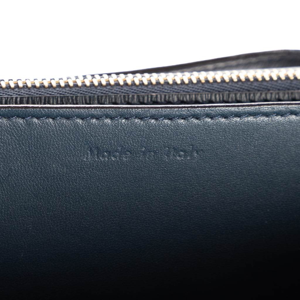 Shoulder Bag Medium Classic Box Medium Navy Pebbled Calfskin Leather