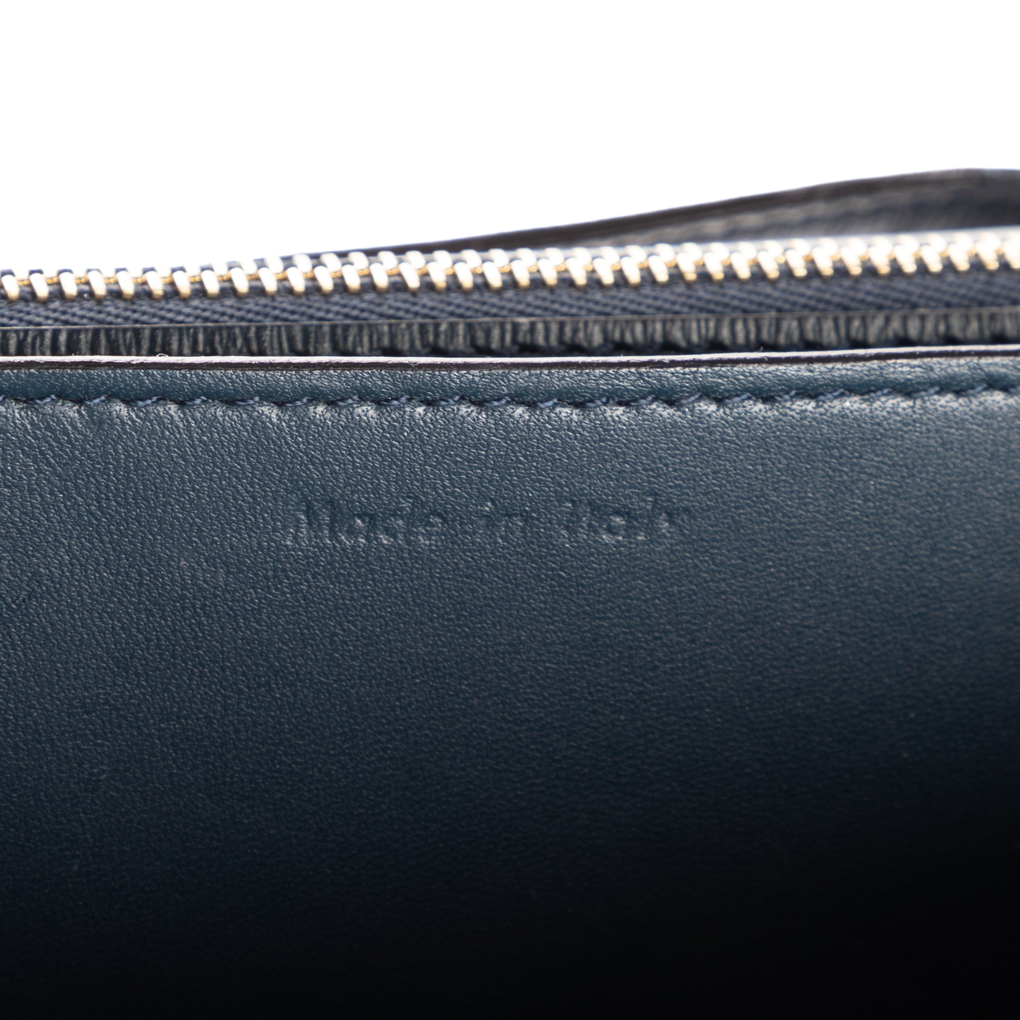 Shoulder Bag Medium Classic Box Medium Navy Pebbled Calfskin Leather