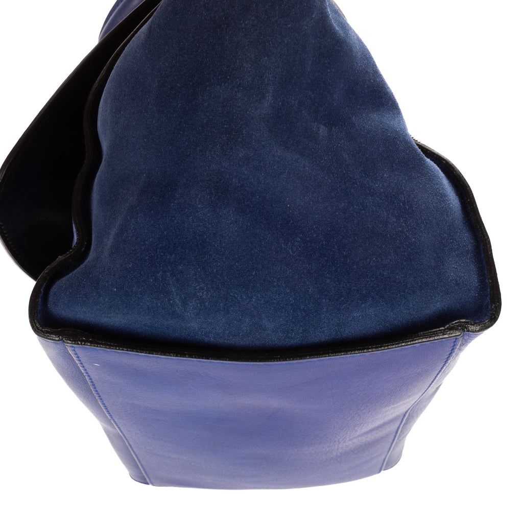 Shoulder Bag Medium Trapeze Medium Blue Calfskin Leather