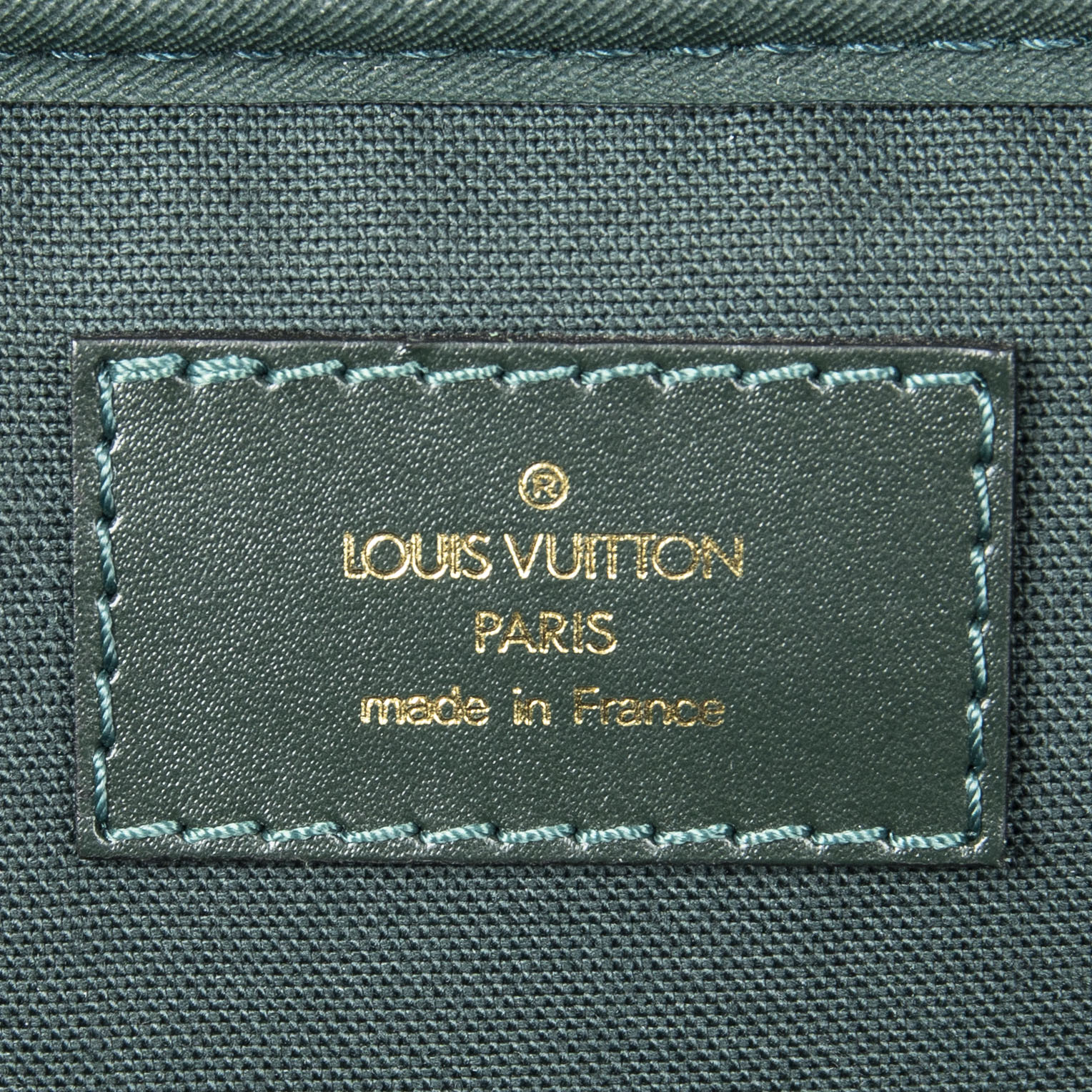 Cuir taiga louis vuitton hotsell